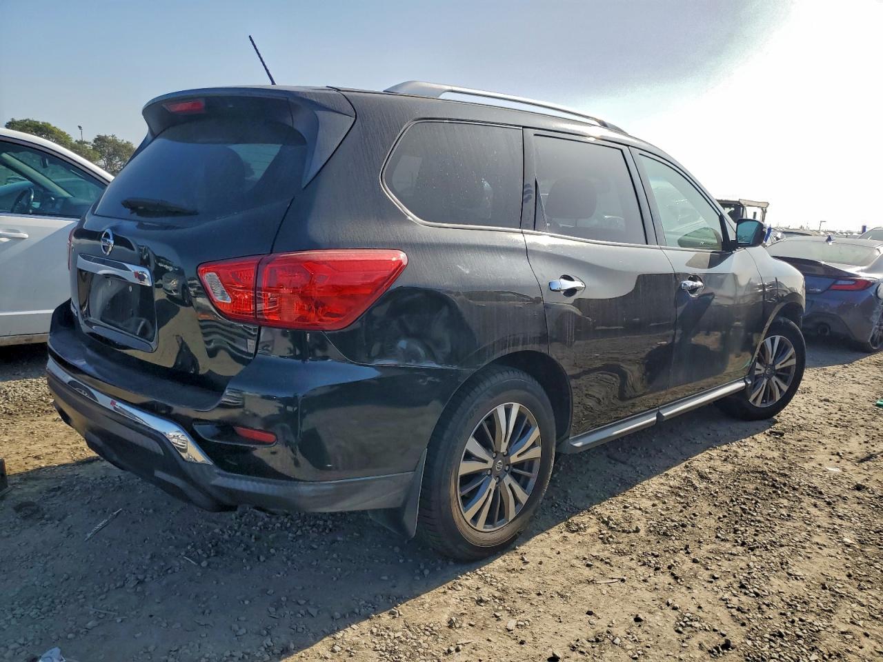 2017 NISSAN PATHFINDER S photo 3