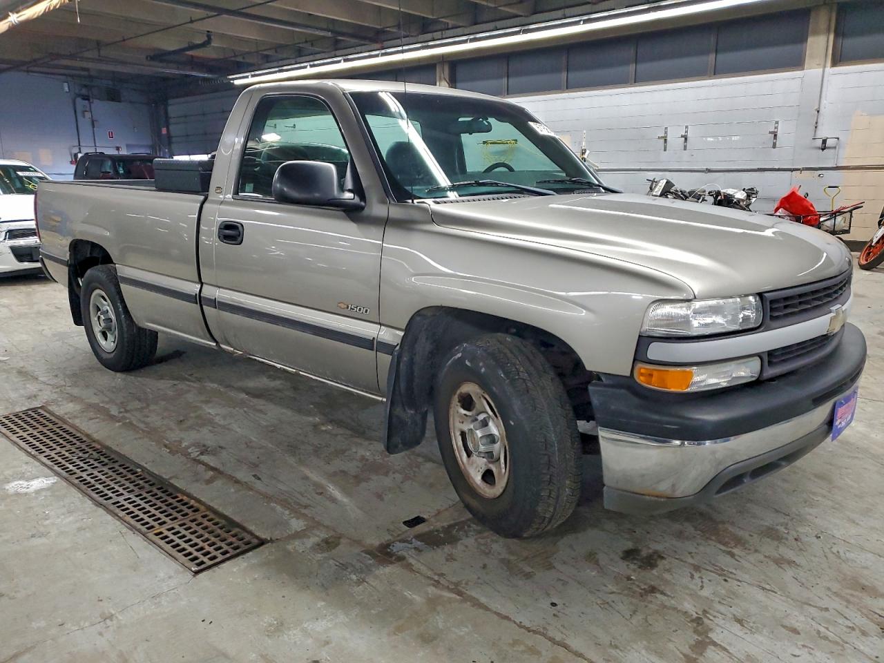 2002 CHEVROLET SILVERADO C1500 photo 4