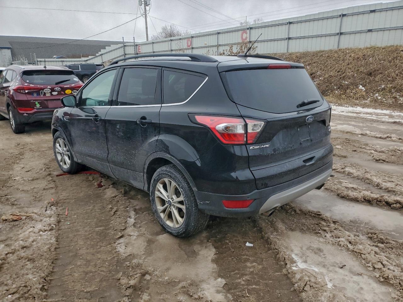 2017 FORD ESCAPE SE photo 2