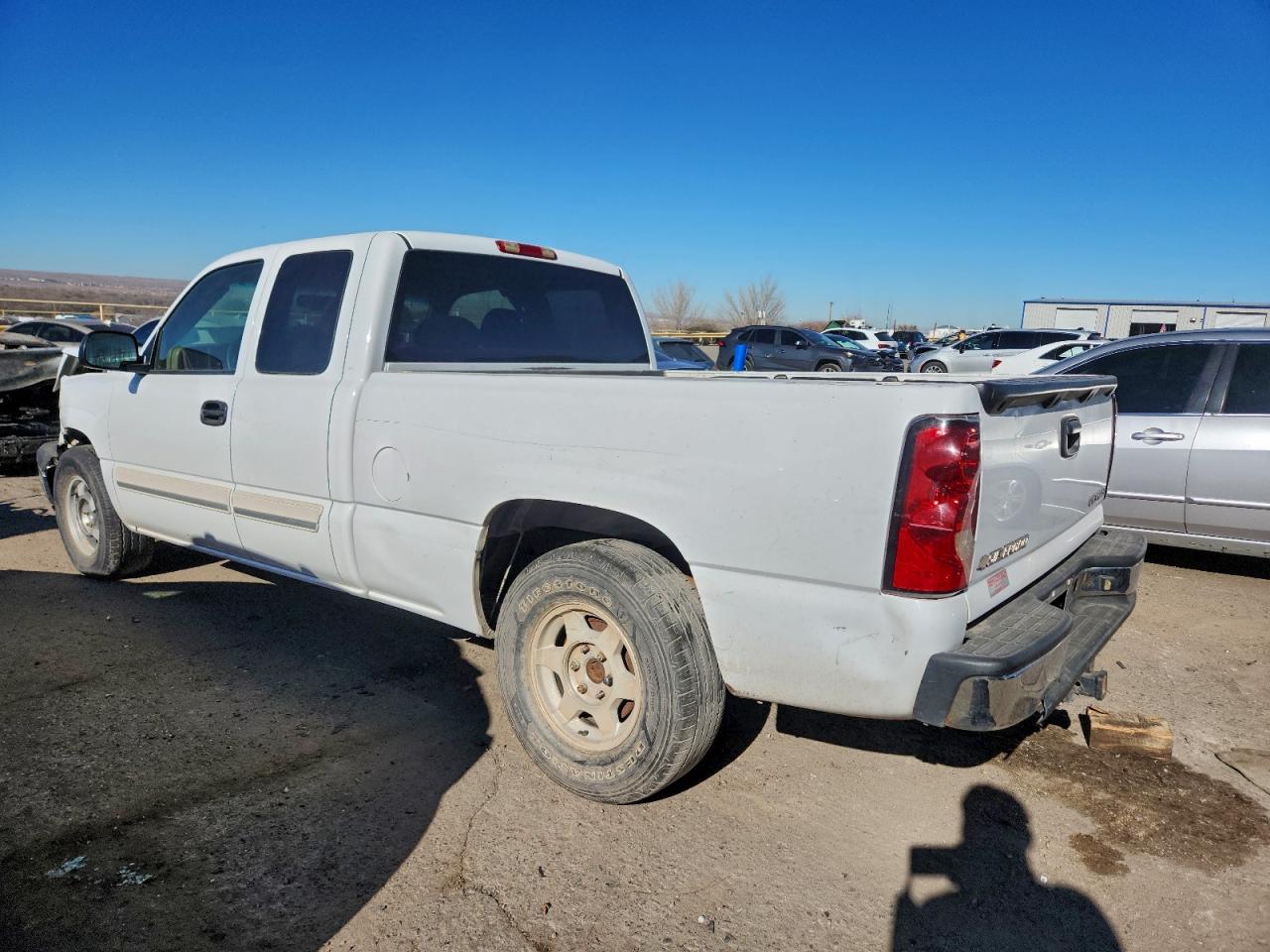 2005 CHEVROLET SILVERADO C1500 photo 2