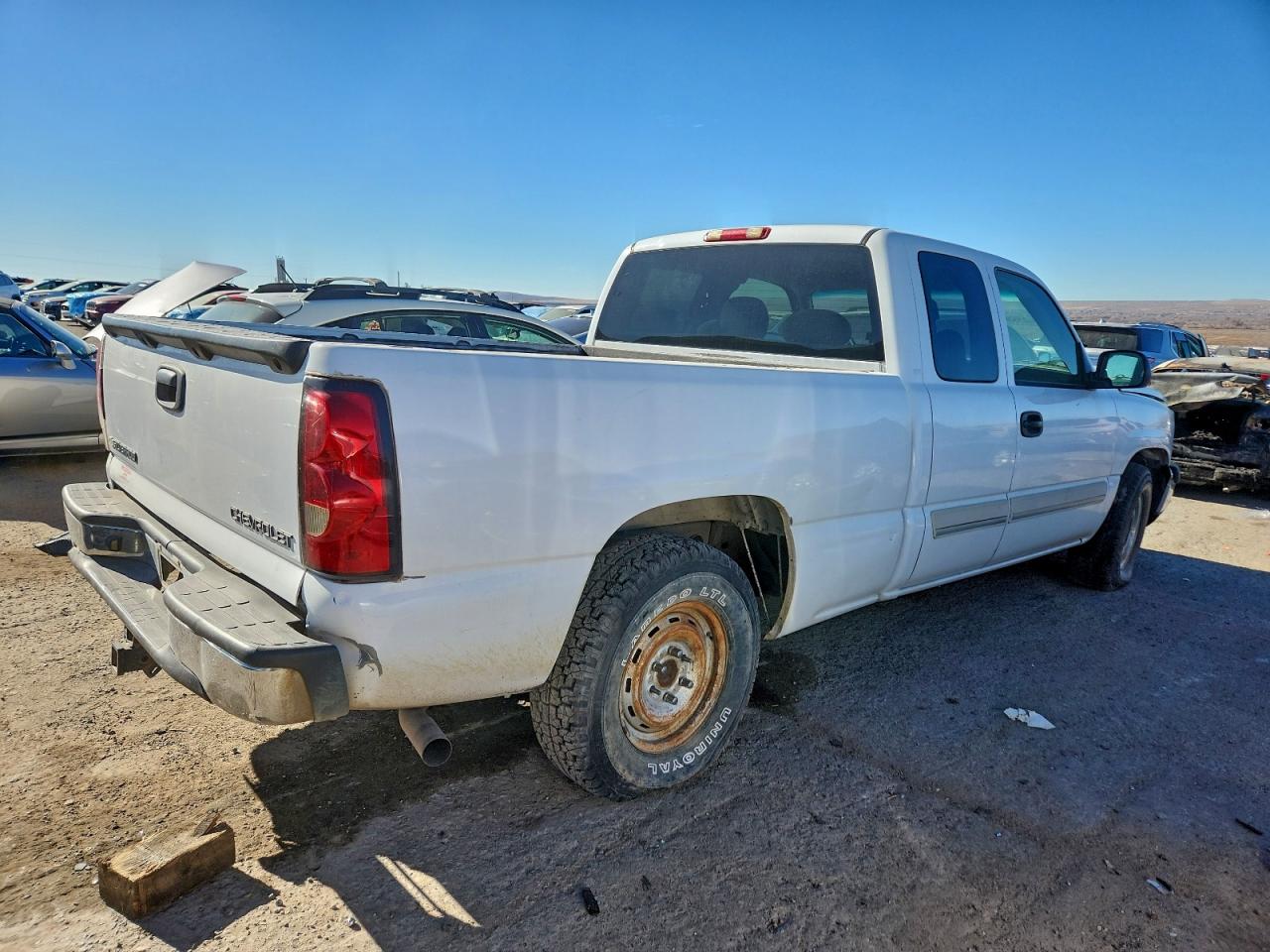 2005 CHEVROLET SILVERADO C1500 photo 3