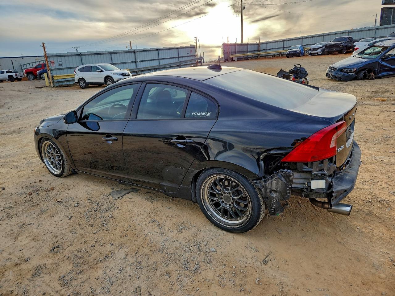 2017 VOLVO S60 DYNAMIC photo 2