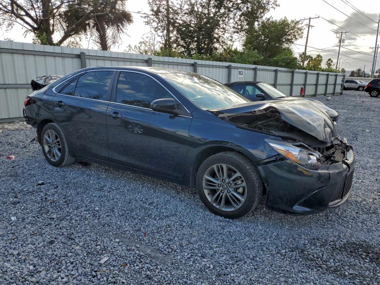 2017 TOYOTA CAMRY SE photo 4