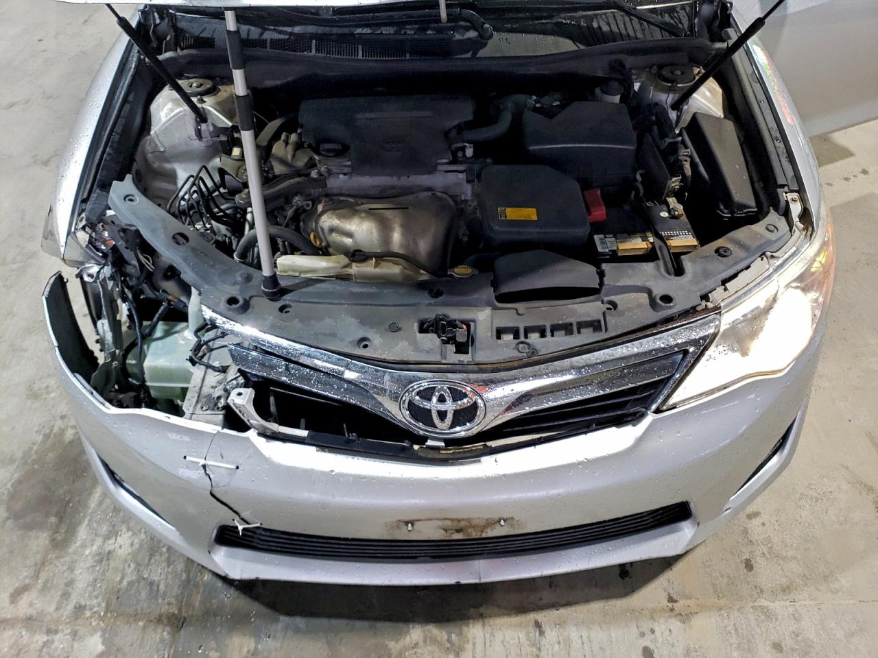 2014 TOYOTA CAMRY L photo 11