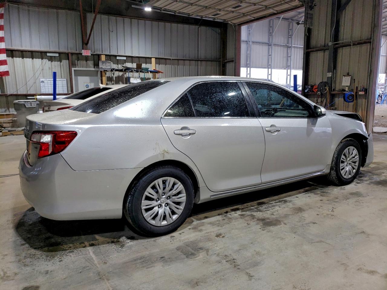 2014 TOYOTA CAMRY L photo 3