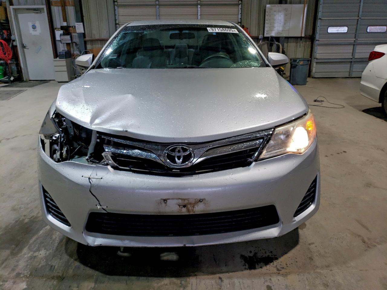 2014 TOYOTA CAMRY L photo 5