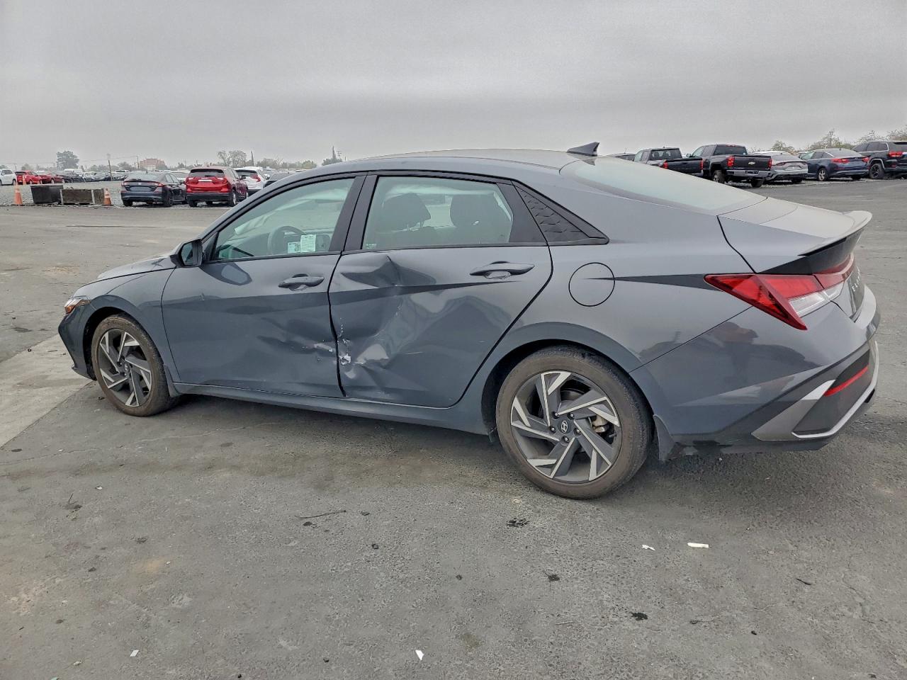 2025 HYUNDAI ELANTRA SEL SPORT photo 2