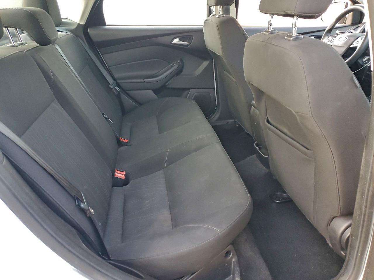 2017 FORD FOCUS SE photo 10