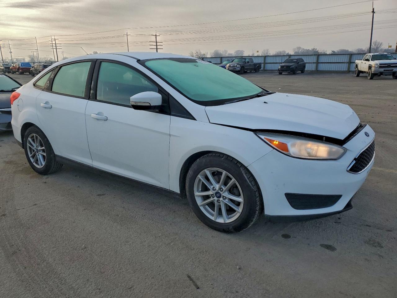 2017 FORD FOCUS SE photo 4