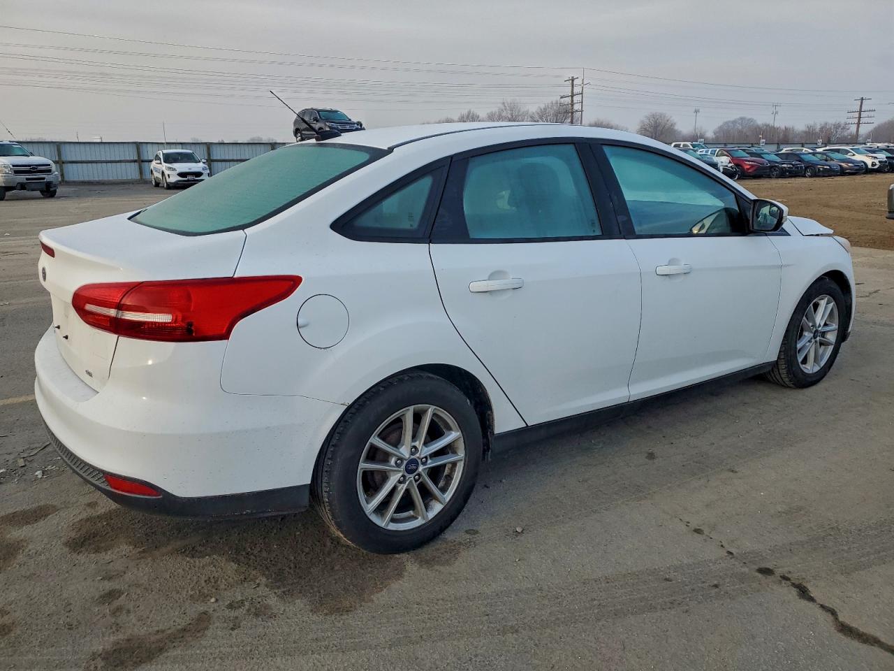 2017 FORD FOCUS SE photo 3
