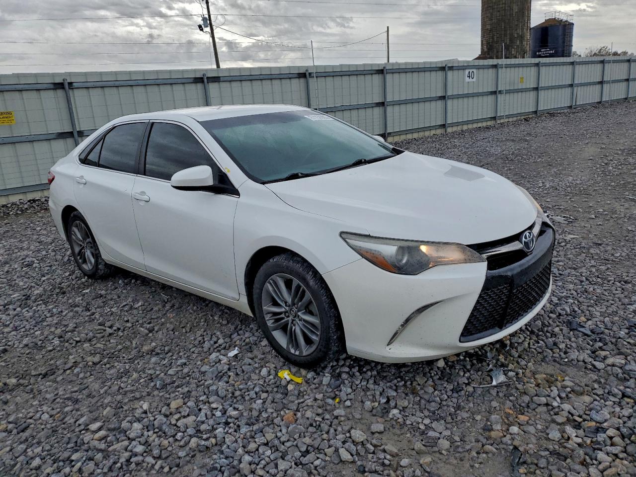 2017 TOYOTA CAMRY LE photo 4