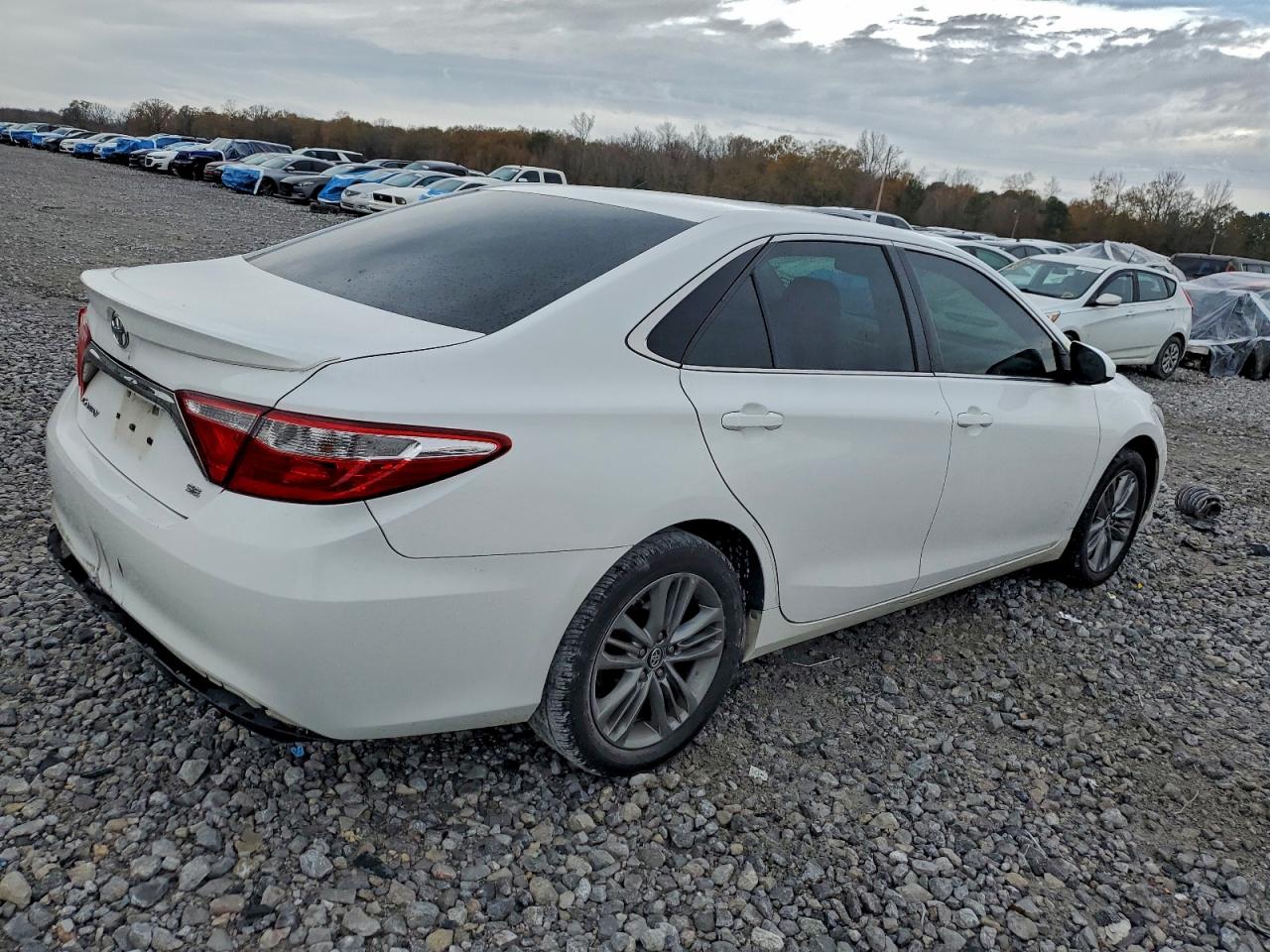 2017 TOYOTA CAMRY LE photo 3