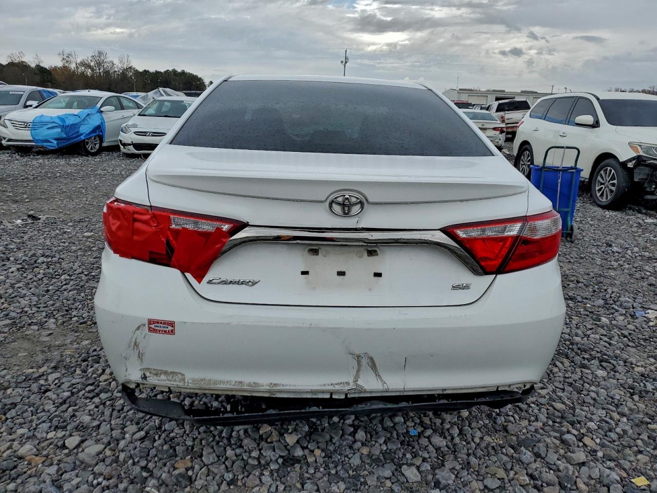 2017 TOYOTA CAMRY LE photo 6