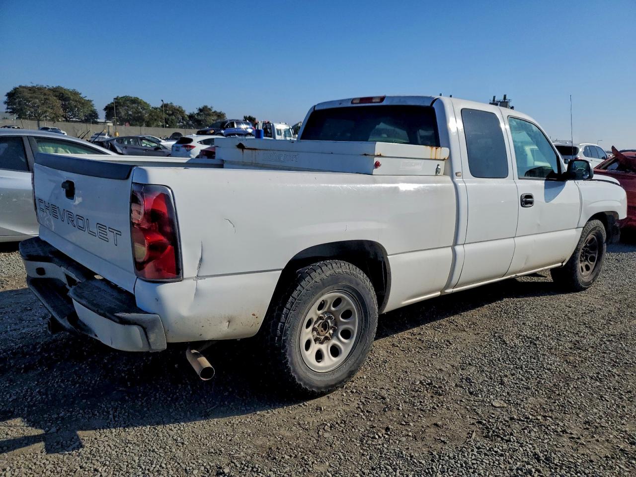 2005 CHEVROLET SILVERADO C1500 photo 3