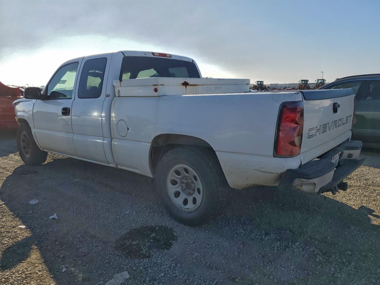 2005 CHEVROLET SILVERADO C1500 photo 2