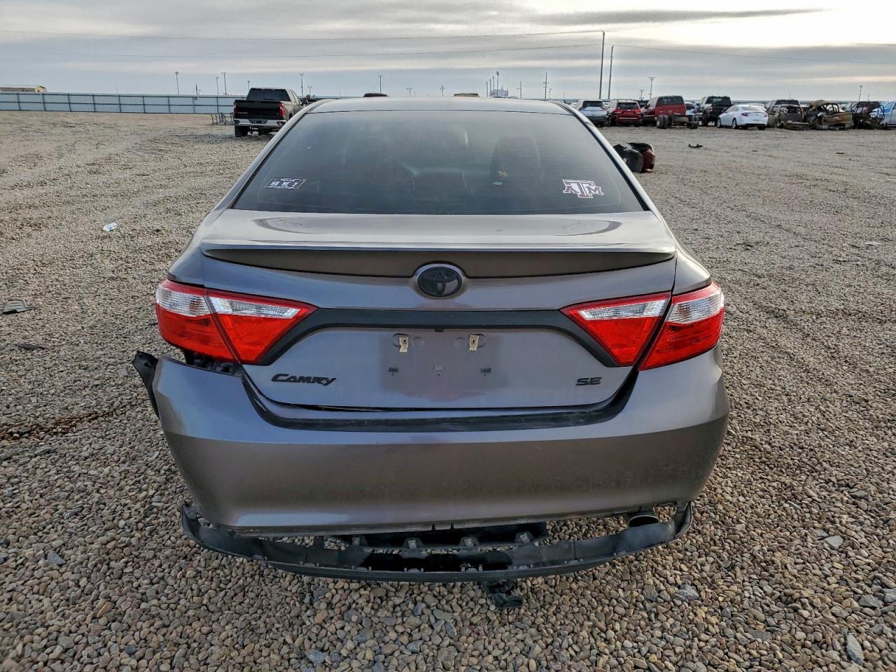 2017 TOYOTA CAMRY LE photo 6