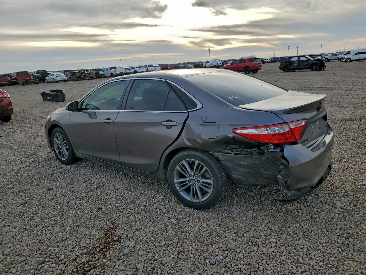 2017 TOYOTA CAMRY LE photo 2