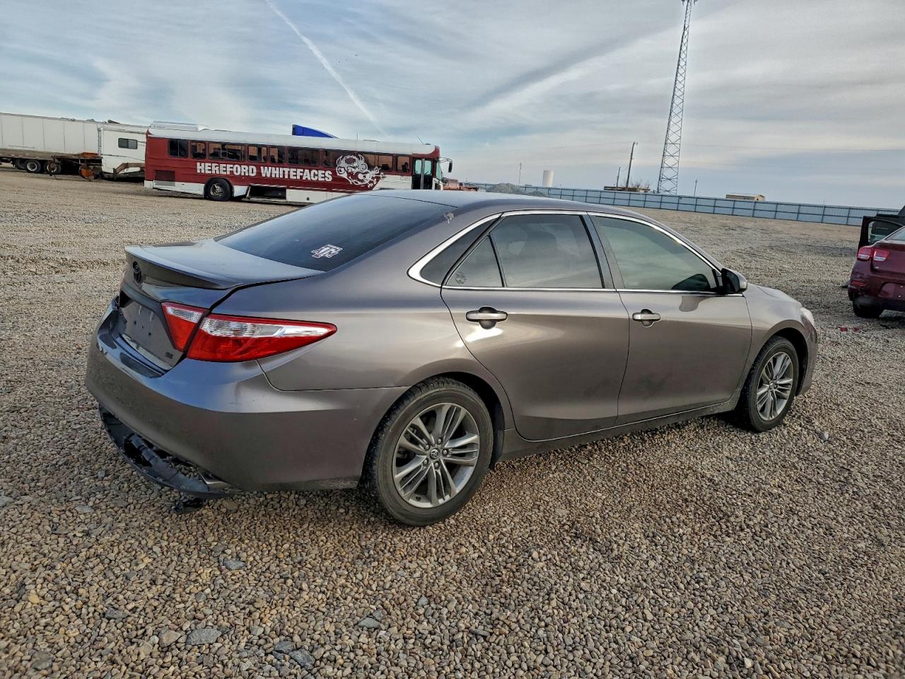 2017 TOYOTA CAMRY LE photo 3