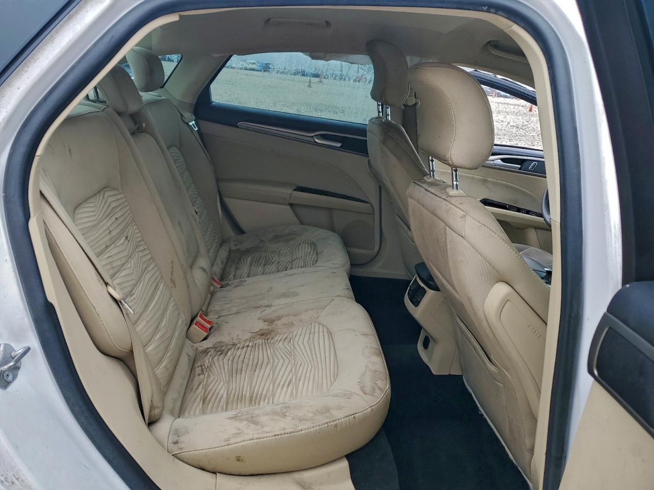 2016 FORD FUSION SE photo 10