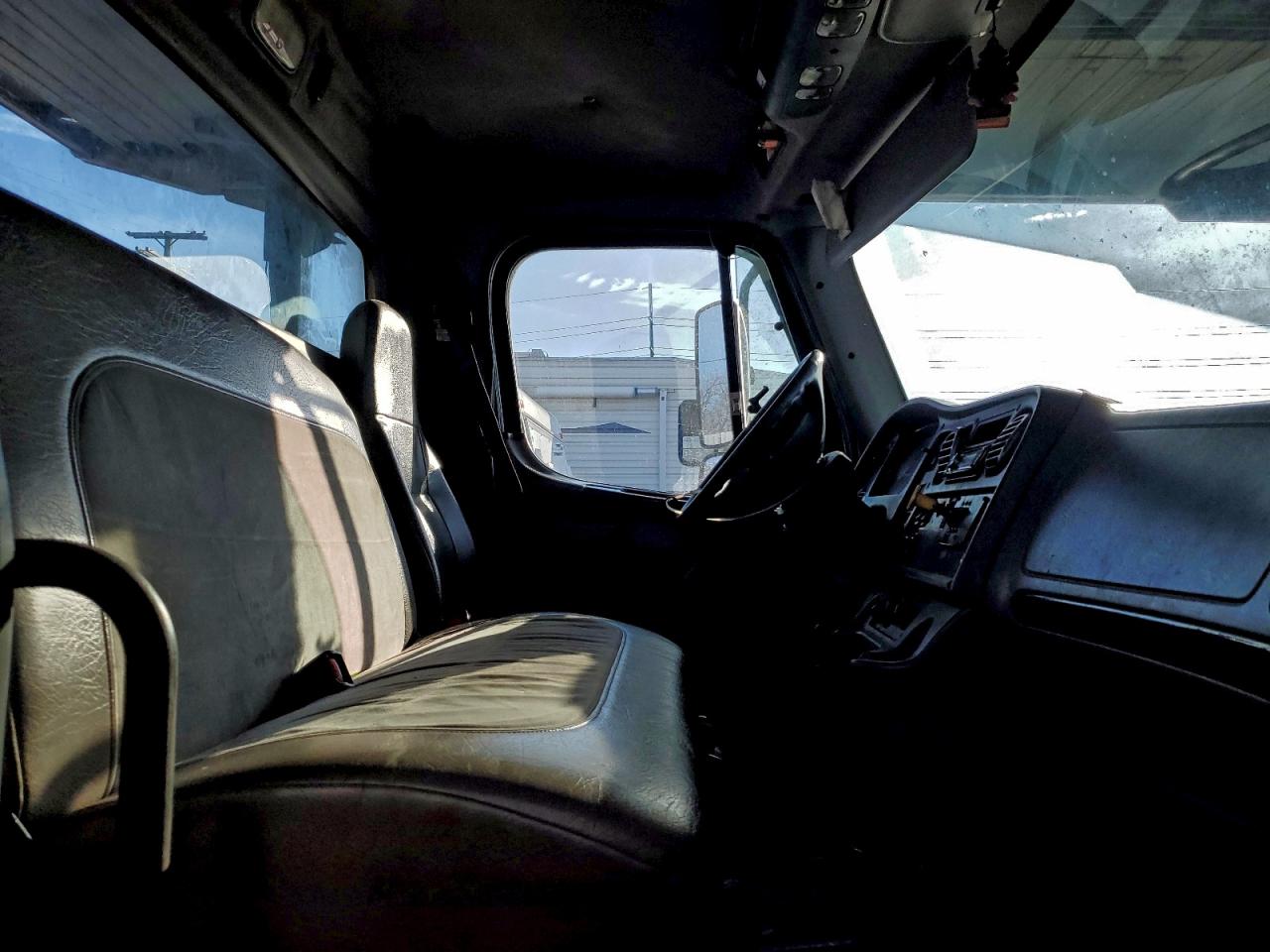 2007 FREIGHTLINER BUSINESS CLASS M2 ROLLBACK TRUCK photo 5
