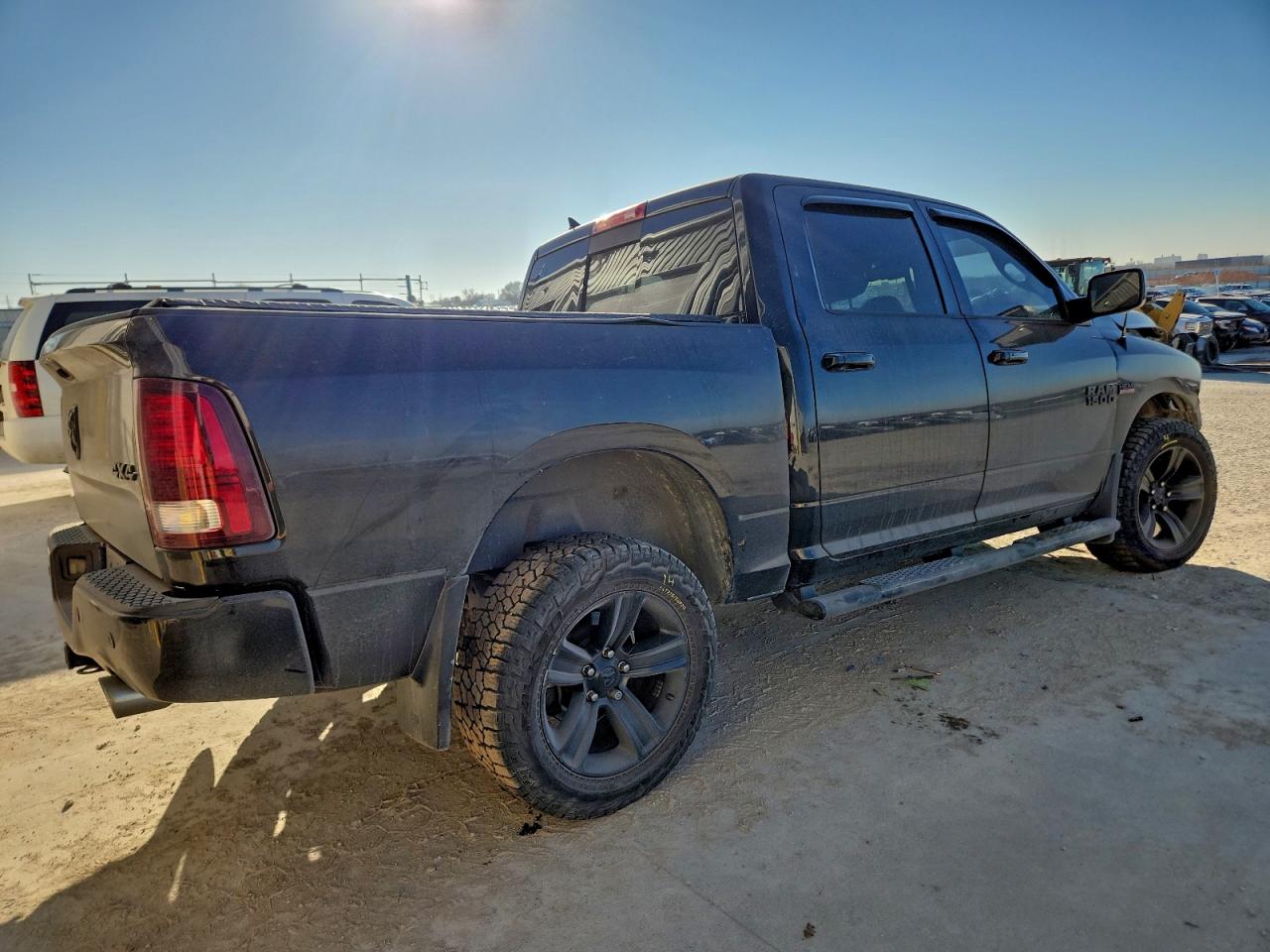 2016 RAM 1500 SPORT photo 3