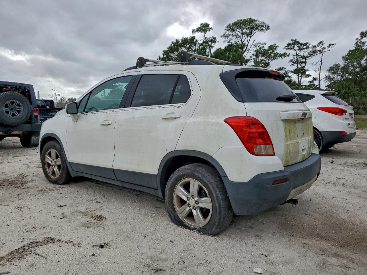 2015 CHEVROLET TRAX 1LT photo 2