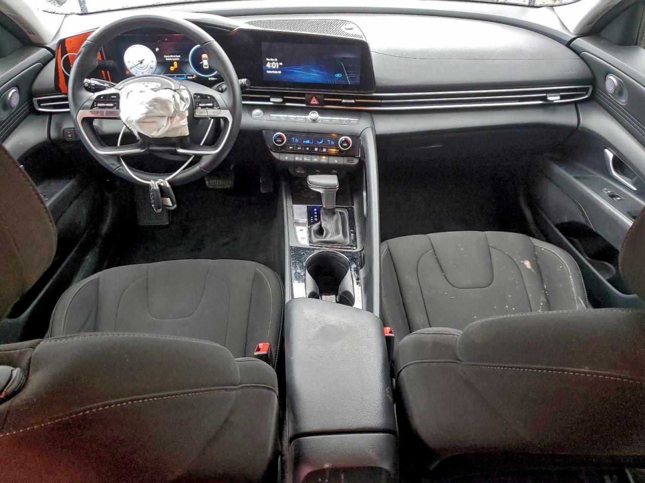 2023 HYUNDAI ELANTRA SEL photo 8