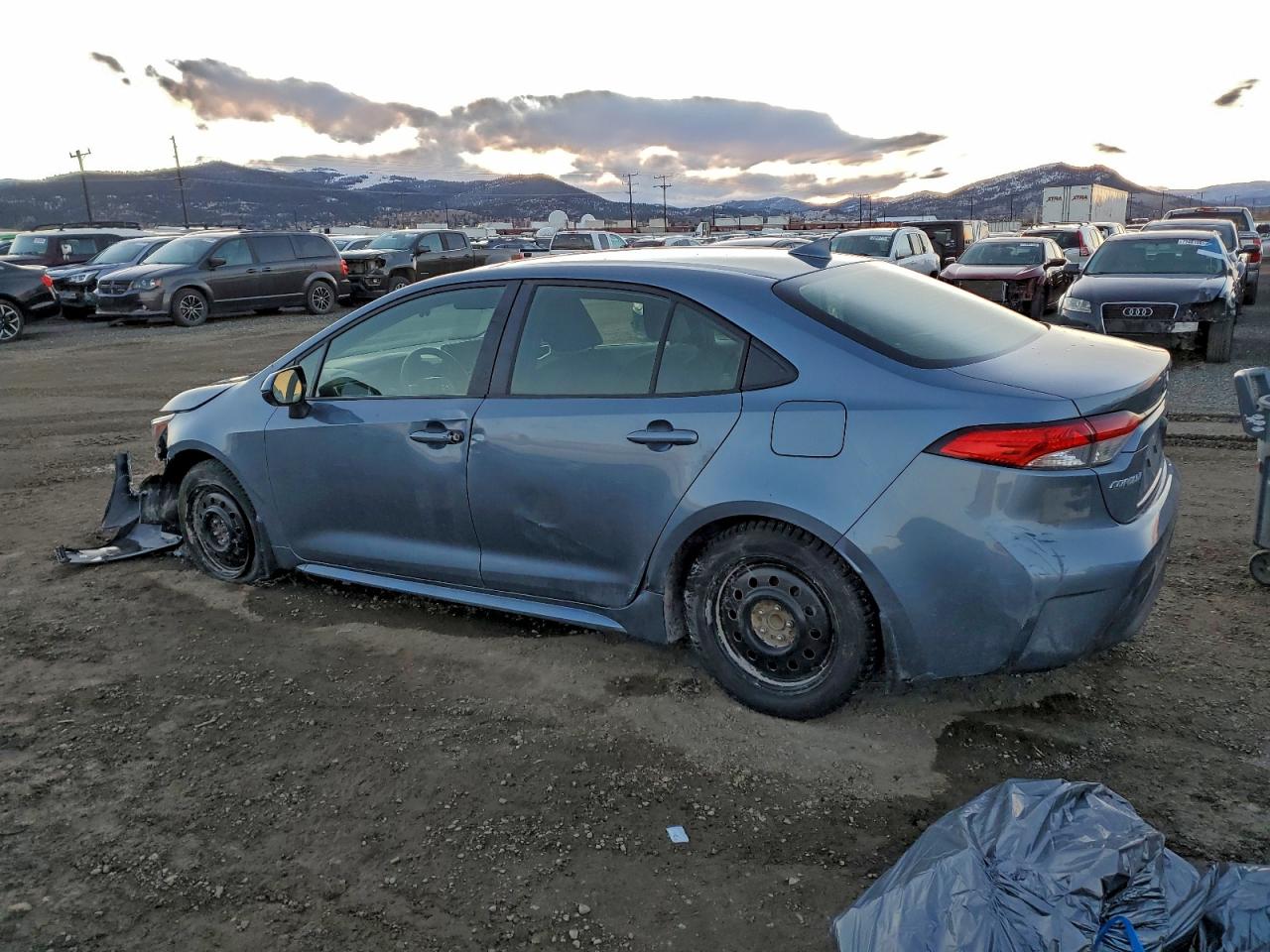 2024 TOYOTA COROLLA LE photo 2