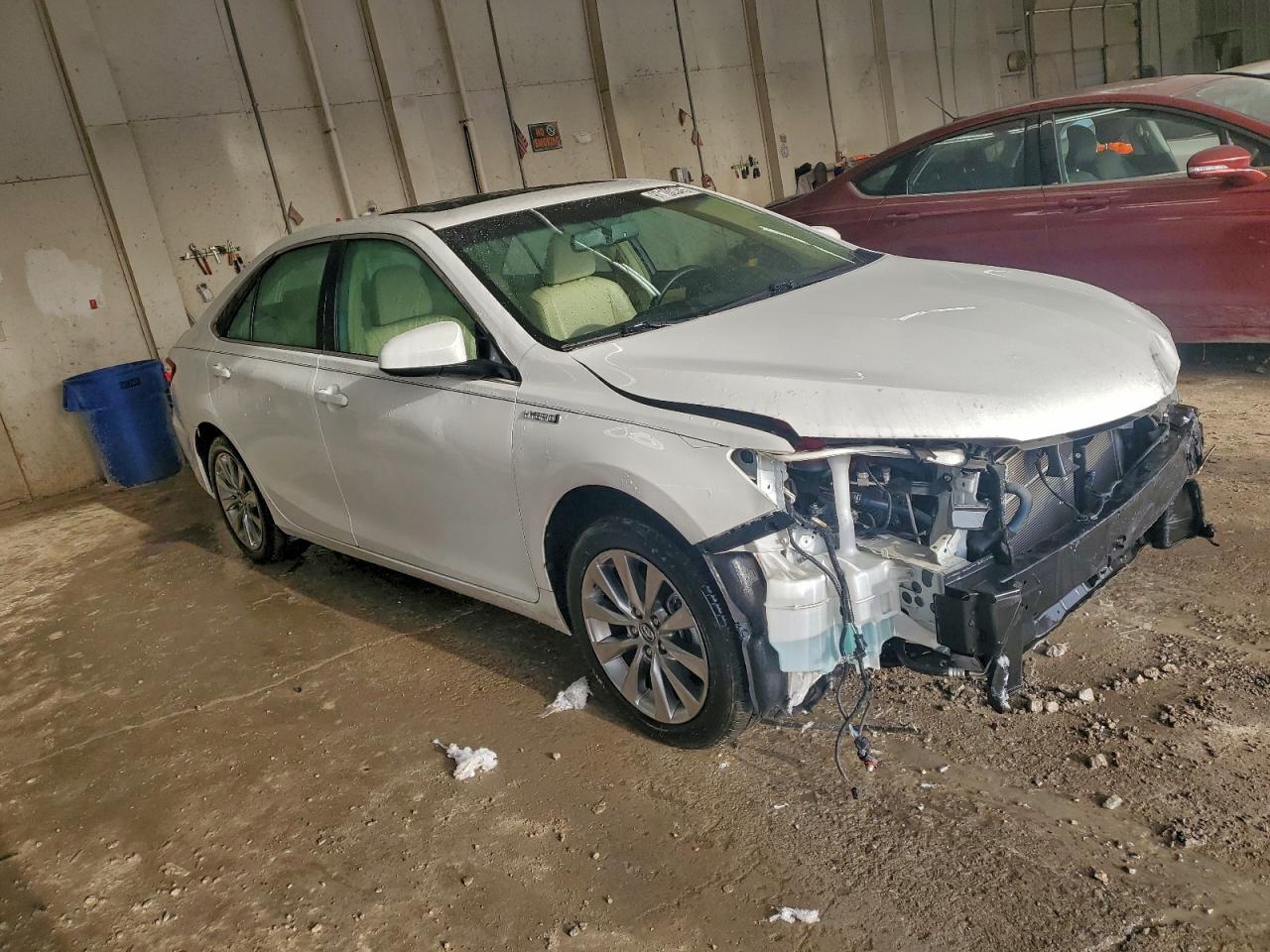 2017 TOYOTA CAMRY HYBRID photo 4