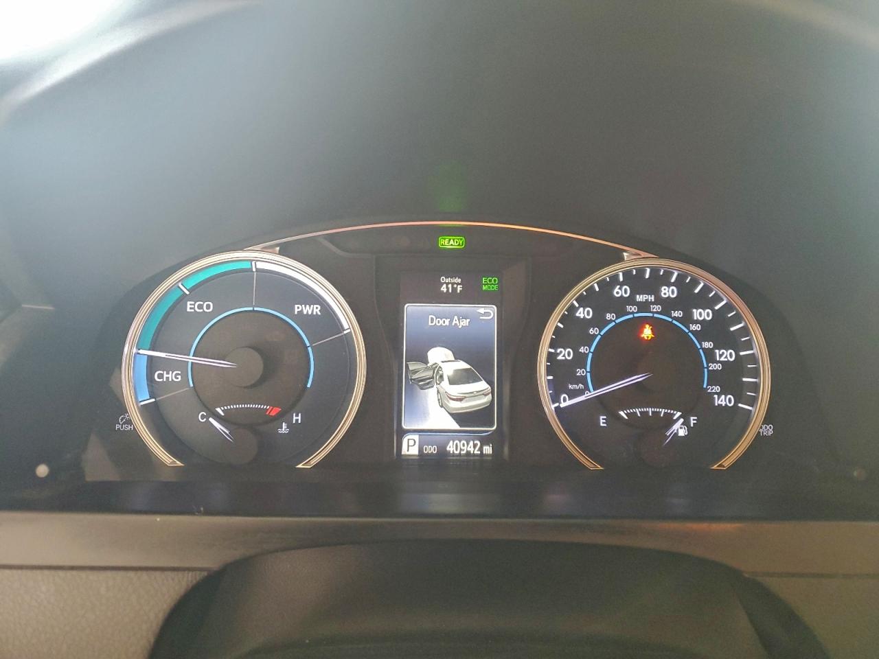 2017 TOYOTA CAMRY HYBRID photo 9