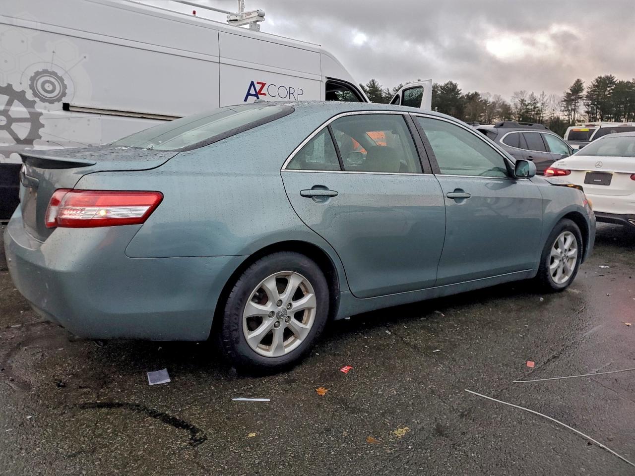 2011 TOYOTA CAMRY BASE photo 3