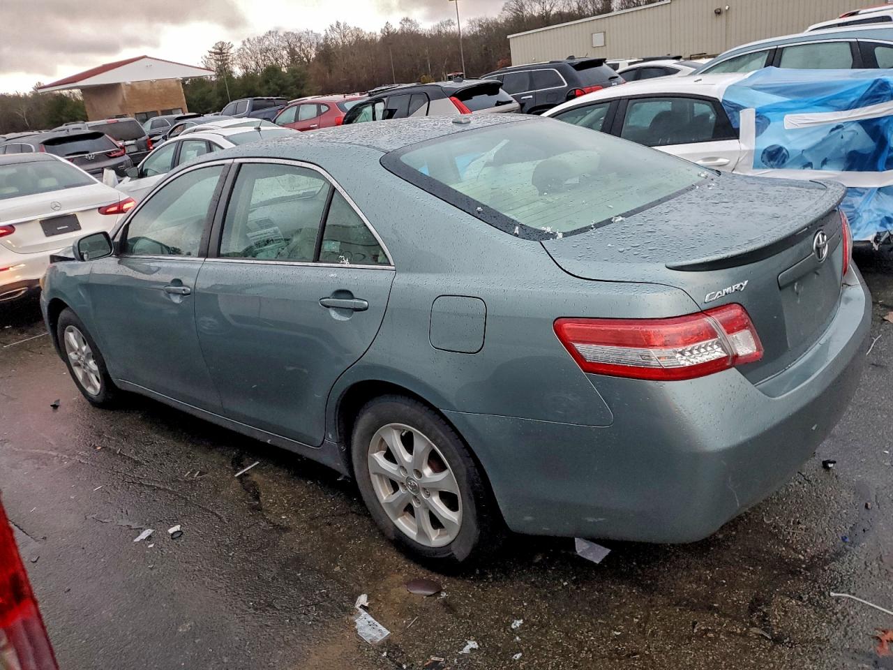 2011 TOYOTA CAMRY BASE photo 2