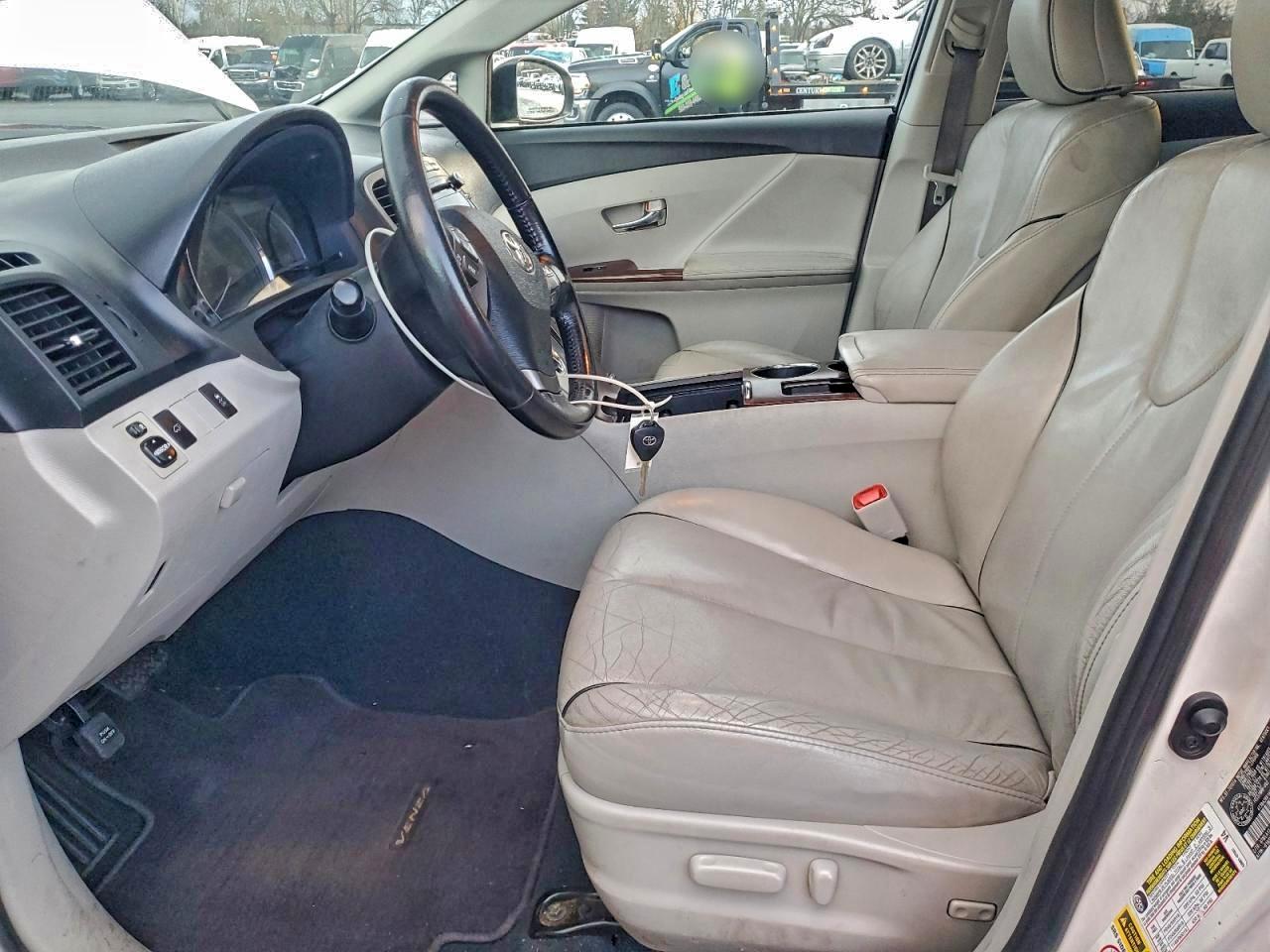 2010 TOYOTA VENZA photo 7