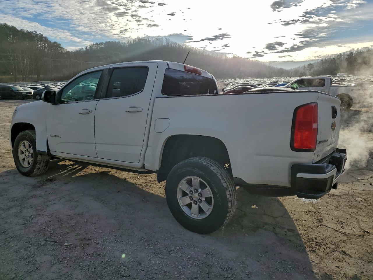 2018 CHEVROLET COLORADO photo 2