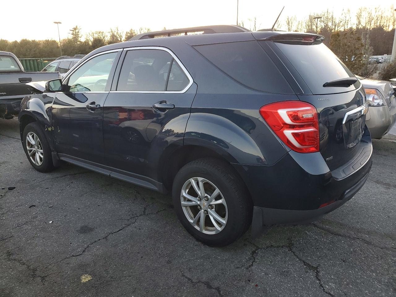 2016 CHEVROLET EQUINOX LT photo 2