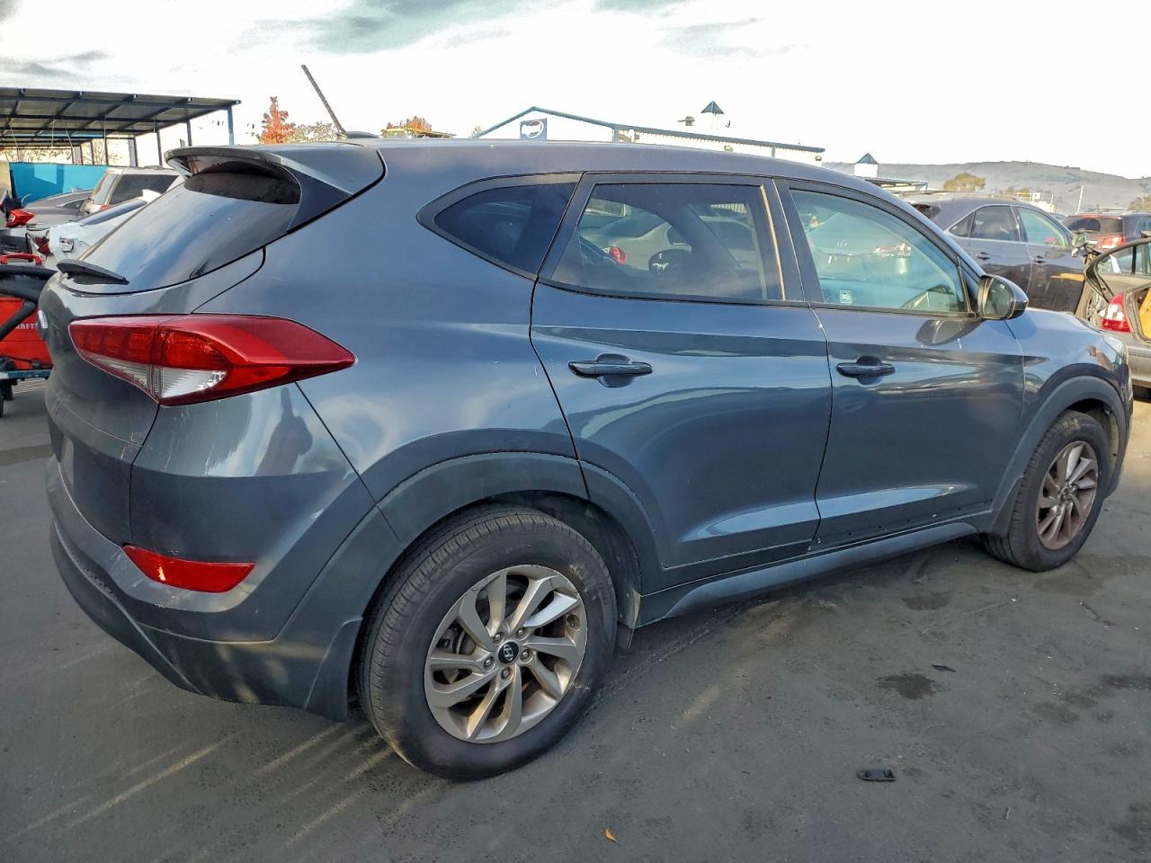 2016 HYUNDAI TUCSON SE photo 3