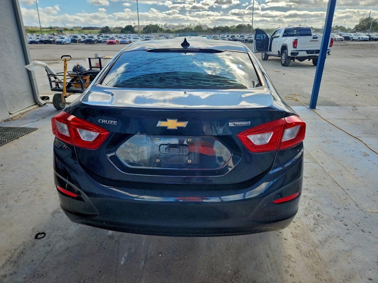 2017 CHEVROLET CRUZE PREMIER photo 6