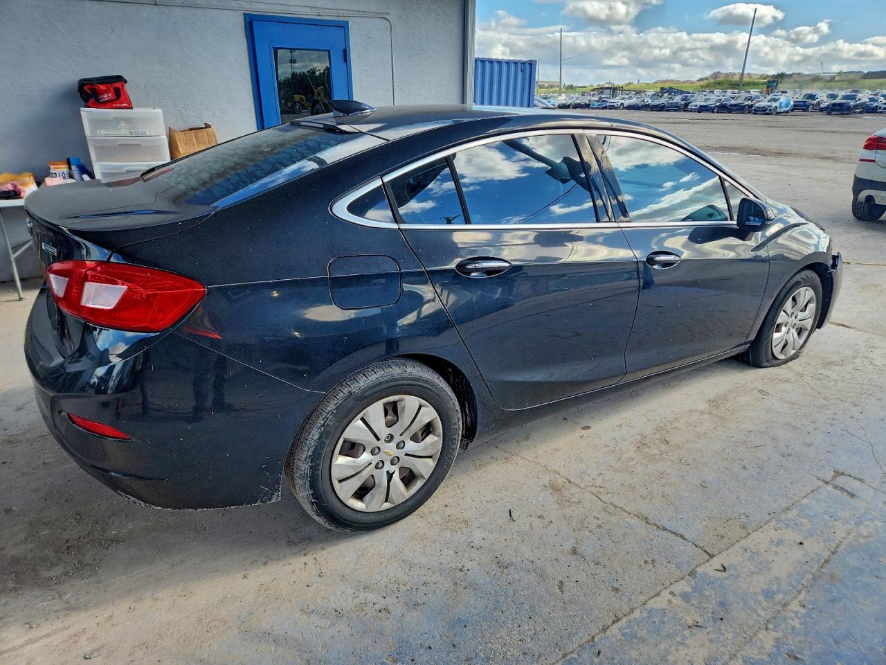 2017 CHEVROLET CRUZE PREMIER photo 3