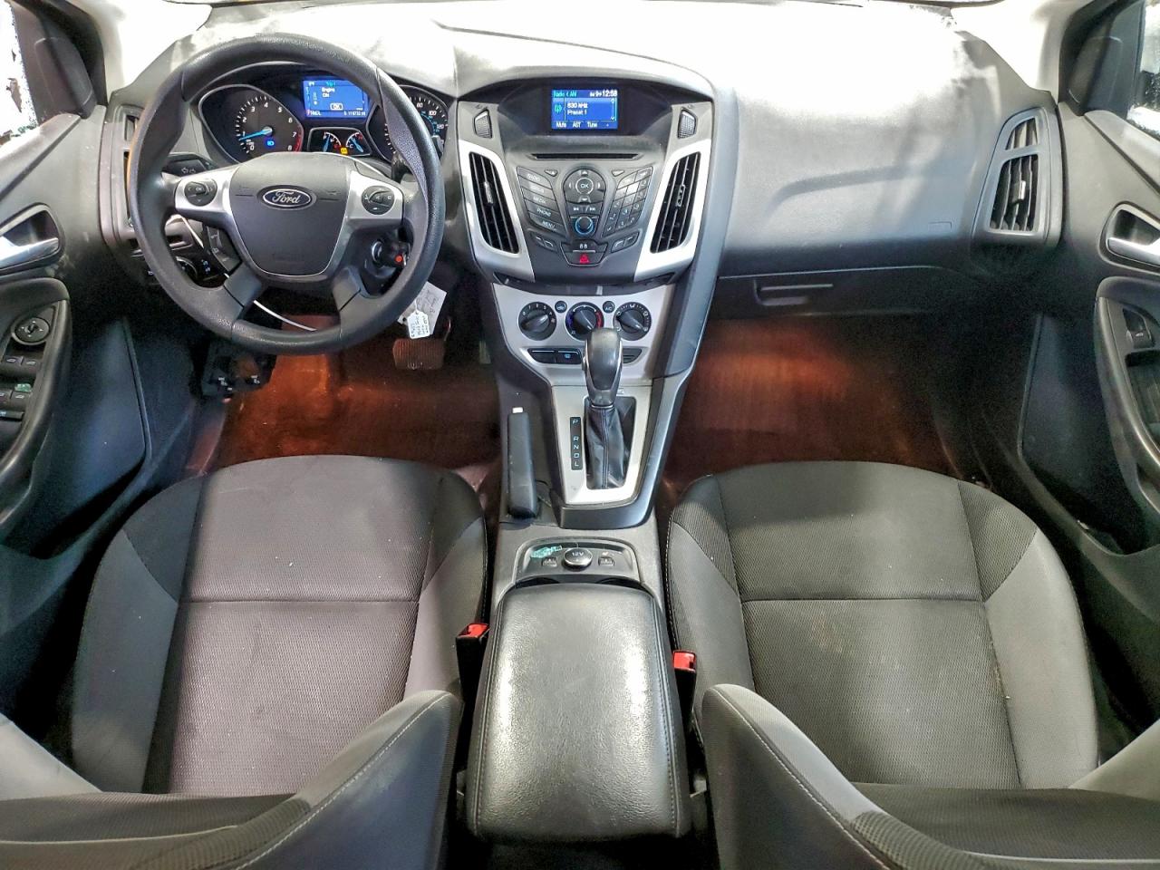 2014 FORD FOCUS SE photo 8