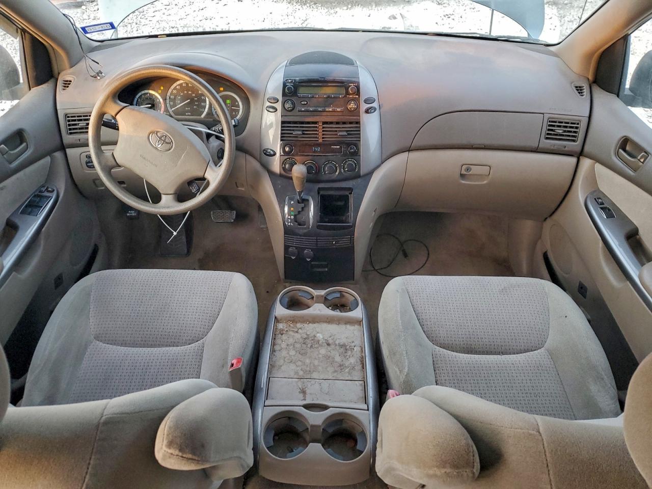 2007 TOYOTA SIENNA CE photo 8