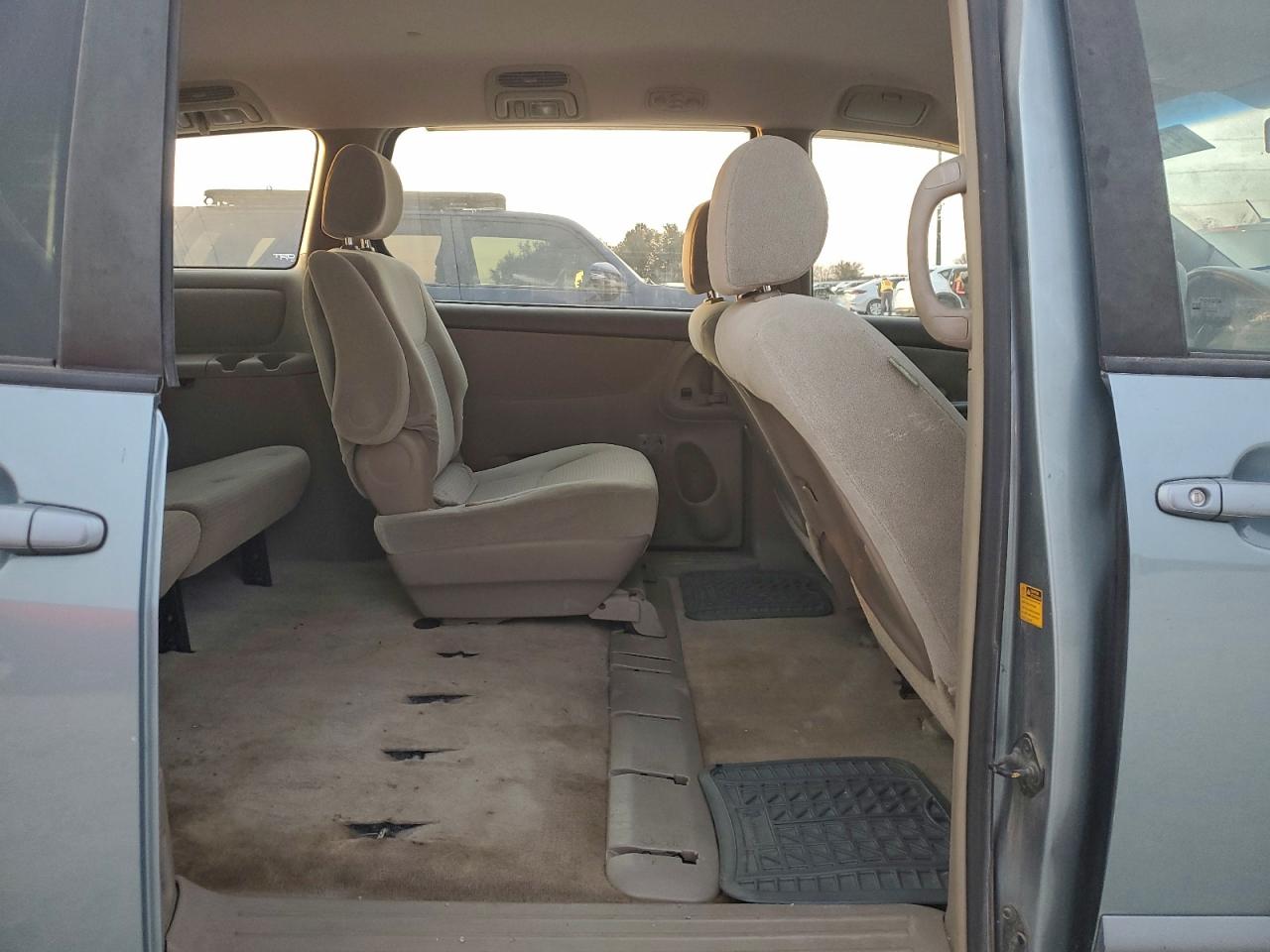 2007 TOYOTA SIENNA CE photo 11