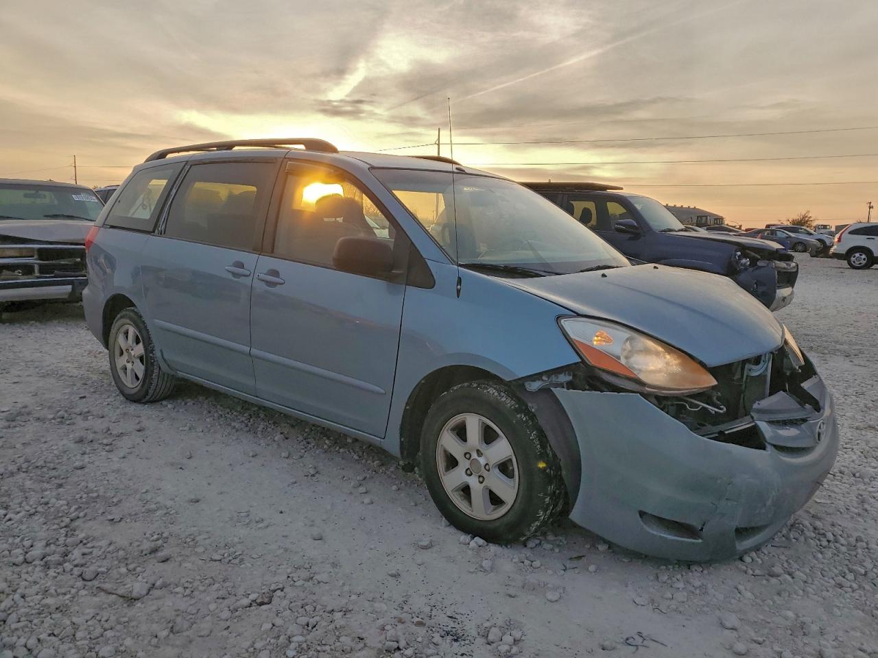 2007 TOYOTA SIENNA CE photo 4