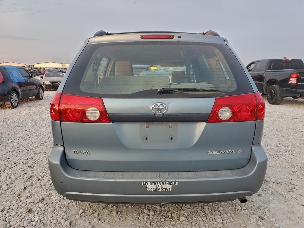 2007 TOYOTA SIENNA CE photo 6