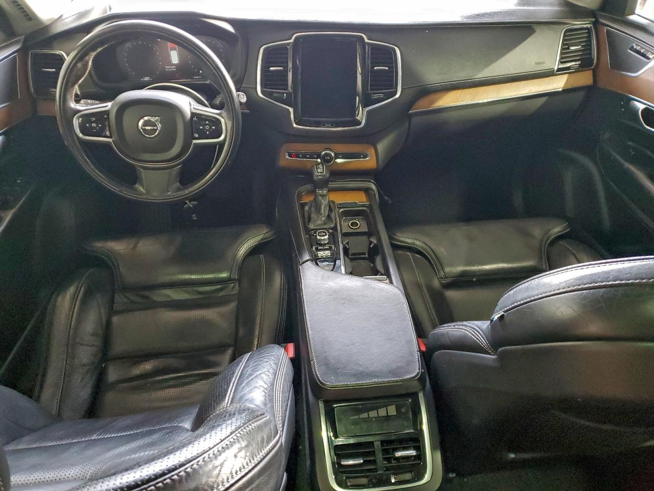 2017 VOLVO XC90 T6 photo 8