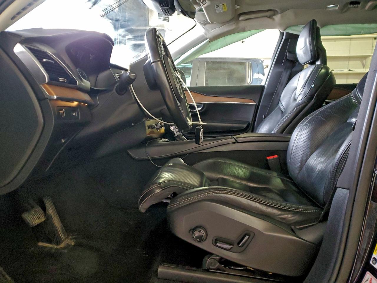 2017 VOLVO XC90 T6 photo 7