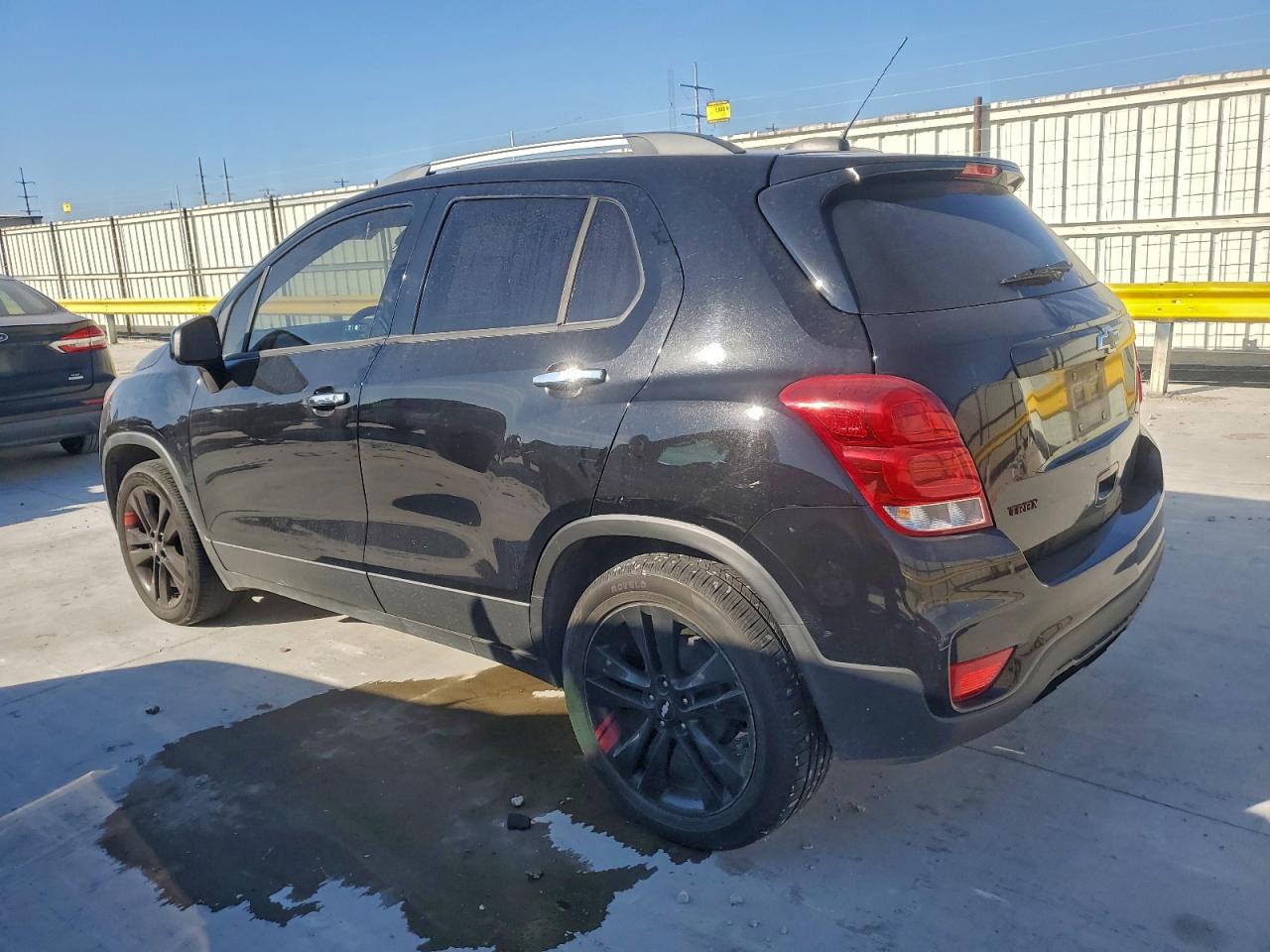 2019 CHEVROLET TRAX 1LT photo 2