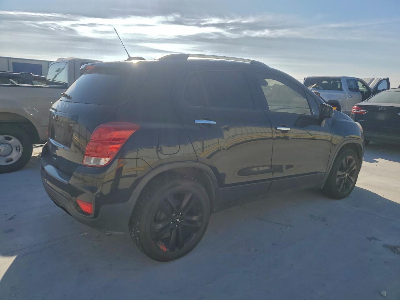 2019 CHEVROLET TRAX 1LT photo 3