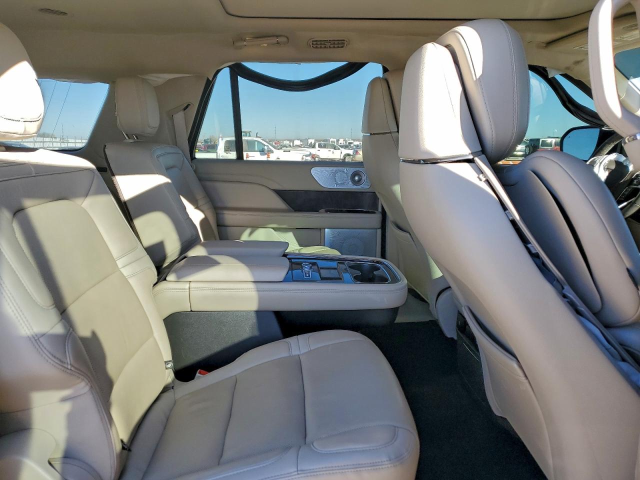 2020 LINCOLN NAVIGATOR L RESERVE photo 11