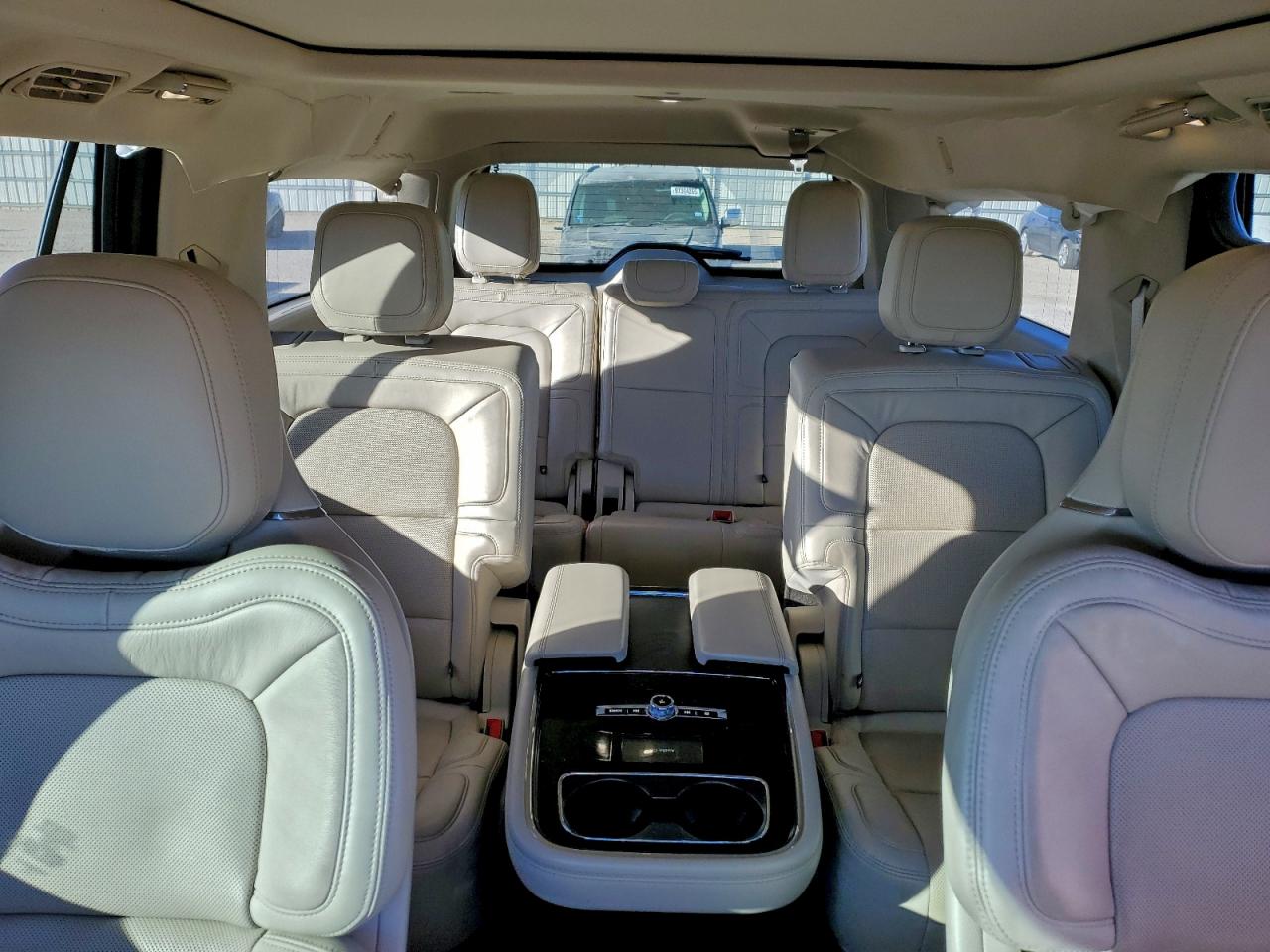 2020 LINCOLN NAVIGATOR L RESERVE photo 10