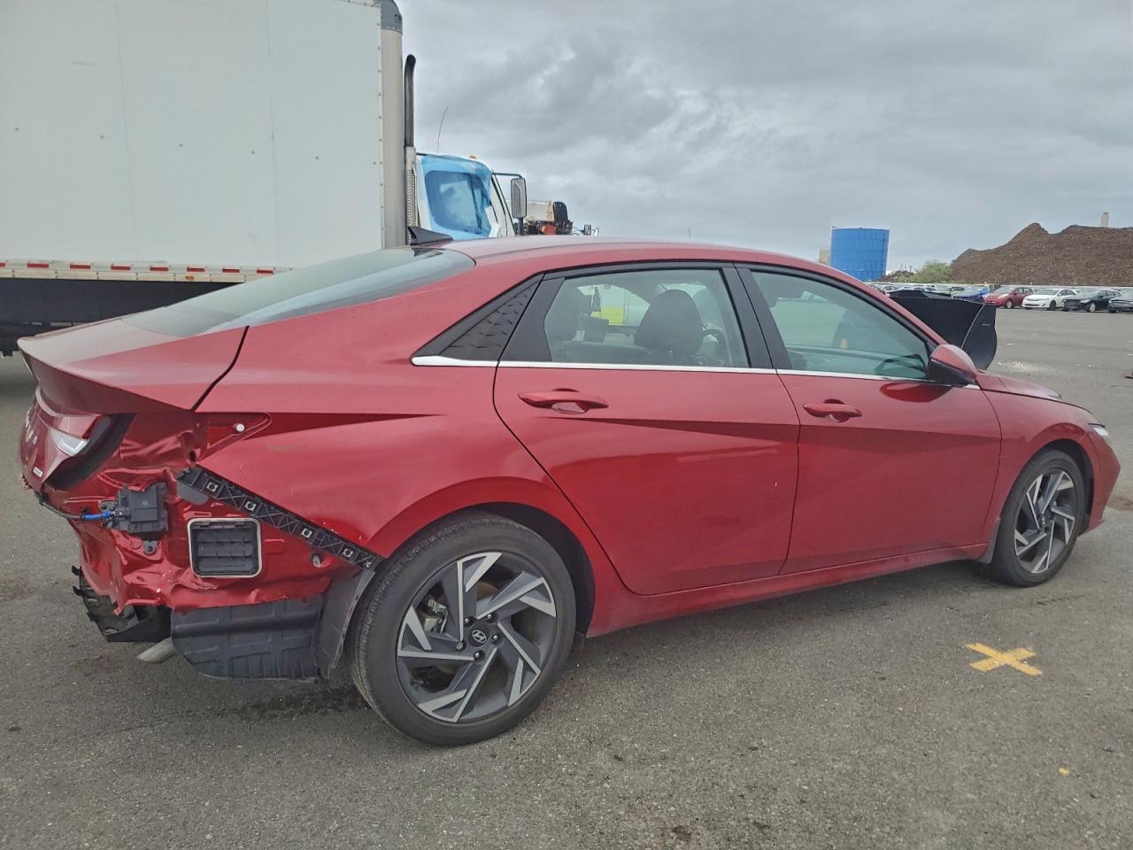 2024 HYUNDAI ELANTRA photo 3